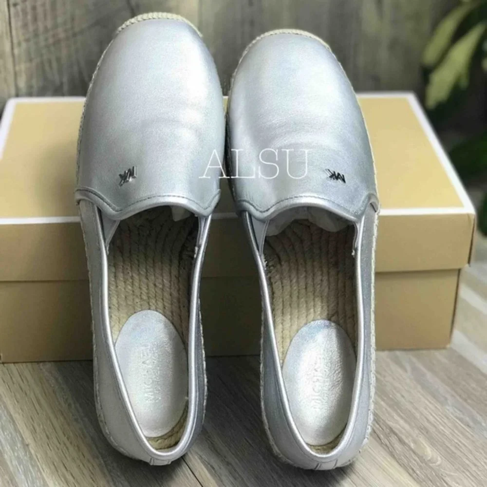💖MEGA SALE💖🌿 NWT Michael Kors Hastings Slip On  7 Metallic Silver 40R8HTFP2M